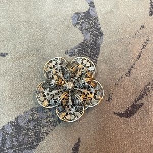 Vintage Jeri Lou Antique Gold Tone Filagree Floral Rhinestone Scarf Clip